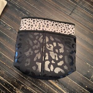 HydroJug Sleeve 73oz Leopard Print With 2 pockets & Adjustable Strap Black Tan